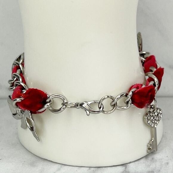 Red Velvet Woven Heart Key Bow Love Charm Silver Tone Bracelet - Picture 5 of 7